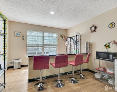 55 Guisborough Way - Photo Thumbnail 2