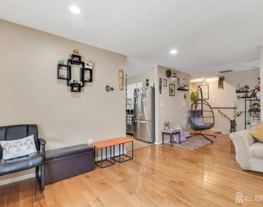 55 Guisborough Way - Photo Thumbnail 4