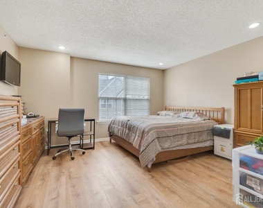 55 Guisborough Way - Photo Thumbnail 6