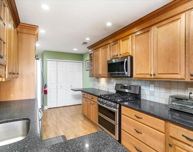 31-d Chicopee Drive - Photo Thumbnail 7