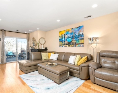 31-d Chicopee Drive - Photo Thumbnail 3