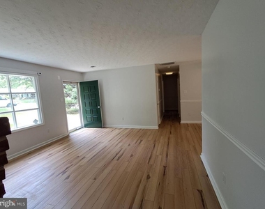 10 Hickory Ridge Drive - Photo Thumbnail 1