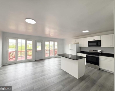 16848 Winston Lane - Photo Thumbnail 4