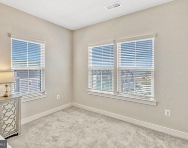 1669 Dunnington Place - Photo Thumbnail 31