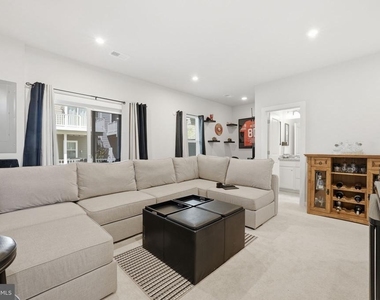 18359 Moss Garden Road - Photo Thumbnail 2