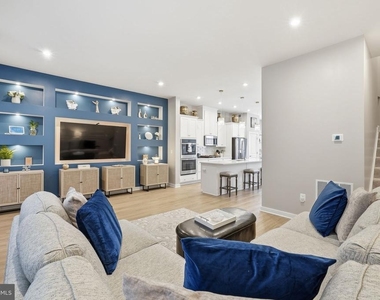 18359 Moss Garden Road - Photo Thumbnail 12