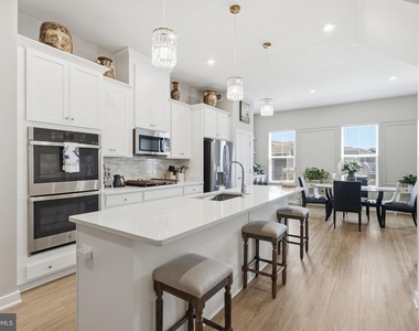 18359 Moss Garden Road - Photo Thumbnail 10