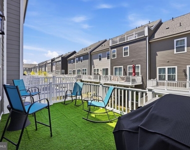 18359 Moss Garden Road - Photo Thumbnail 14