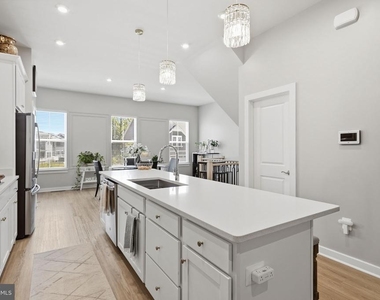 18359 Moss Garden Road - Photo Thumbnail 8