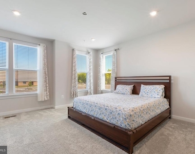 44504 Wolfhound Square - Photo Thumbnail 9