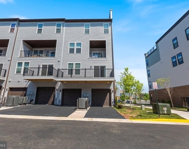 44504 Wolfhound Square - Photo Thumbnail 24