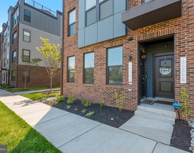 44504 Wolfhound Square - Photo Thumbnail 1