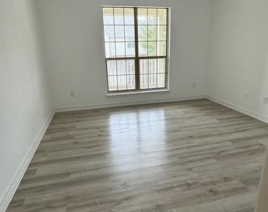 12151 Penderview Lane - Photo Thumbnail 8