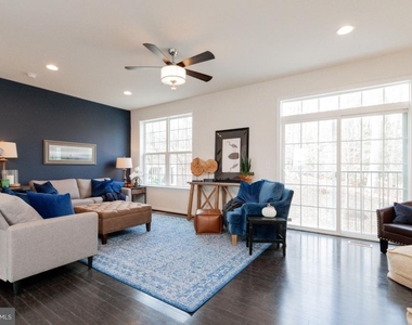 1329 Gilmore Street - Photo Thumbnail 15