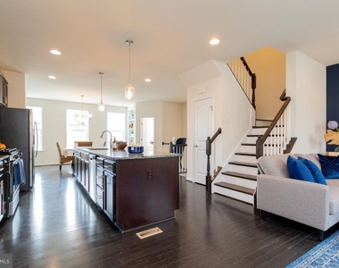 1329 Gilmore Street - Photo Thumbnail 12