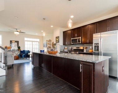 1329 Gilmore Street - Photo Thumbnail 11
