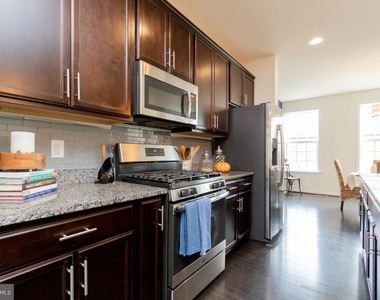 1329 Gilmore Street - Photo Thumbnail 14