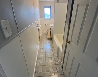1013 Lafayette Avenue - Photo Thumbnail 6