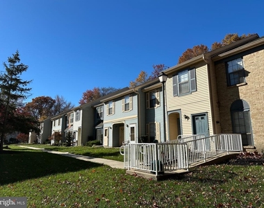 181 Wyndham Place - Photo Thumbnail 2