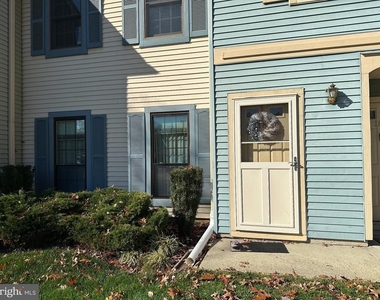 181 Wyndham Place - Photo Thumbnail 12