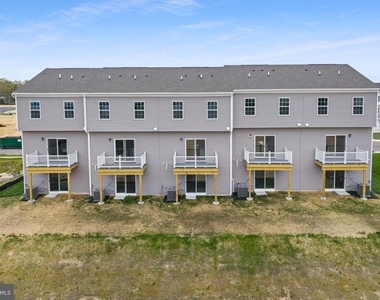 107 Clinton Street - Photo Thumbnail 25