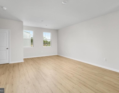 107 Clinton Street - Photo Thumbnail 15