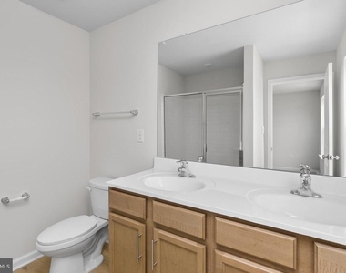 107 Clinton Street - Photo Thumbnail 21