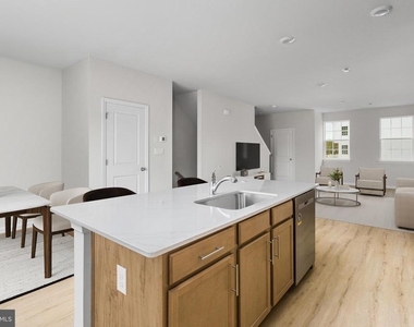 107 Clinton Street - Photo Thumbnail 9