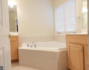 1112 Pleasant Drive - Photo Thumbnail 11