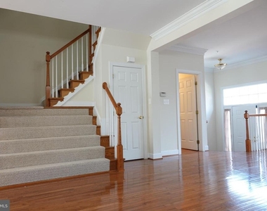 1112 Pleasant Drive - Photo Thumbnail 7