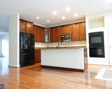 1112 Pleasant Drive - Photo Thumbnail 5