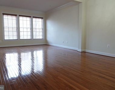 1112 Pleasant Drive - Photo Thumbnail 4