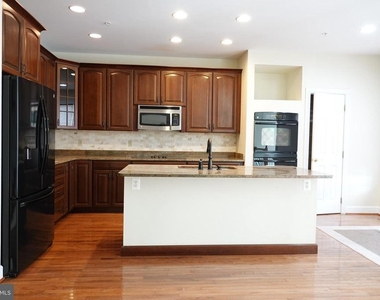 1112 Pleasant Drive - Photo Thumbnail 6