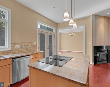 7607 Newmarket Drive - Photo Thumbnail 9