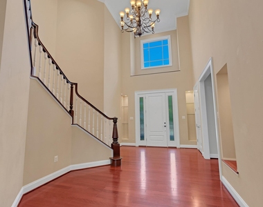 7607 Newmarket Drive - Photo Thumbnail 4