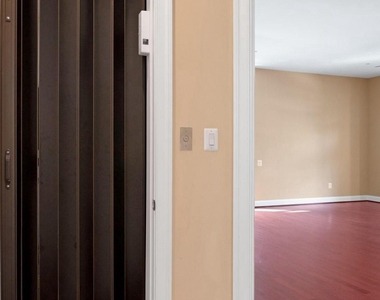 7607 Newmarket Drive - Photo Thumbnail 26