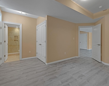 7607 Newmarket Drive - Photo Thumbnail 25