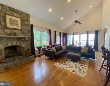 10614 Maplecrest Lane - Photo Thumbnail 8