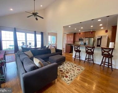 10614 Maplecrest Lane - Photo Thumbnail 7