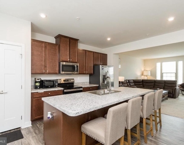 10605 Brewerton Lane - Photo Thumbnail 4