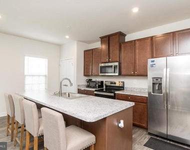 10605 Brewerton Lane - Photo Thumbnail 3