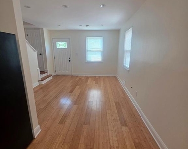 636 Burns Street Se - Photo Thumbnail 4
