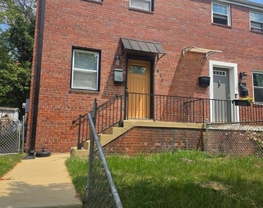 636 Burns Street Se - Photo Thumbnail 1