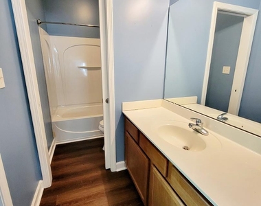 4640 Centrebrook Circle - Photo Thumbnail 9