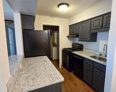1300 Hillbrow Lane - Photo Thumbnail 7
