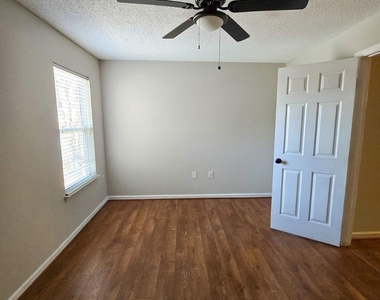 1300 Hillbrow Lane - Photo Thumbnail 18