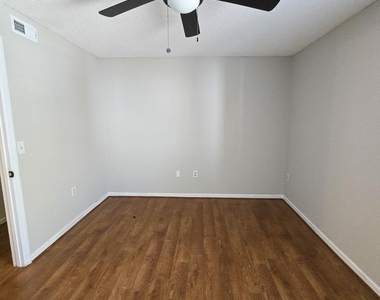 1300 Hillbrow Lane - Photo Thumbnail 17