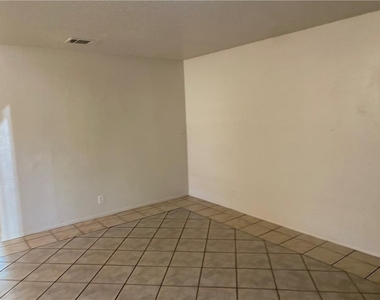 11906 Alpheus Ave - Photo Thumbnail 2
