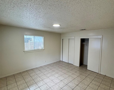 1626 Royal Hill Dr - Photo Thumbnail 1
