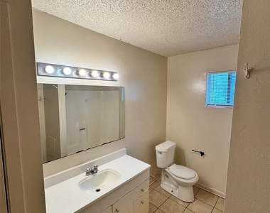 1626 Royal Hill Dr - Photo Thumbnail 3